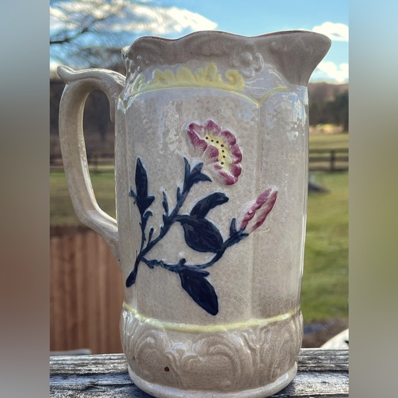 Rare 1880s Antique Victorian English Majolica Pitcher Cream w Lovely Flowers 🌺 - Picture 3 of 17